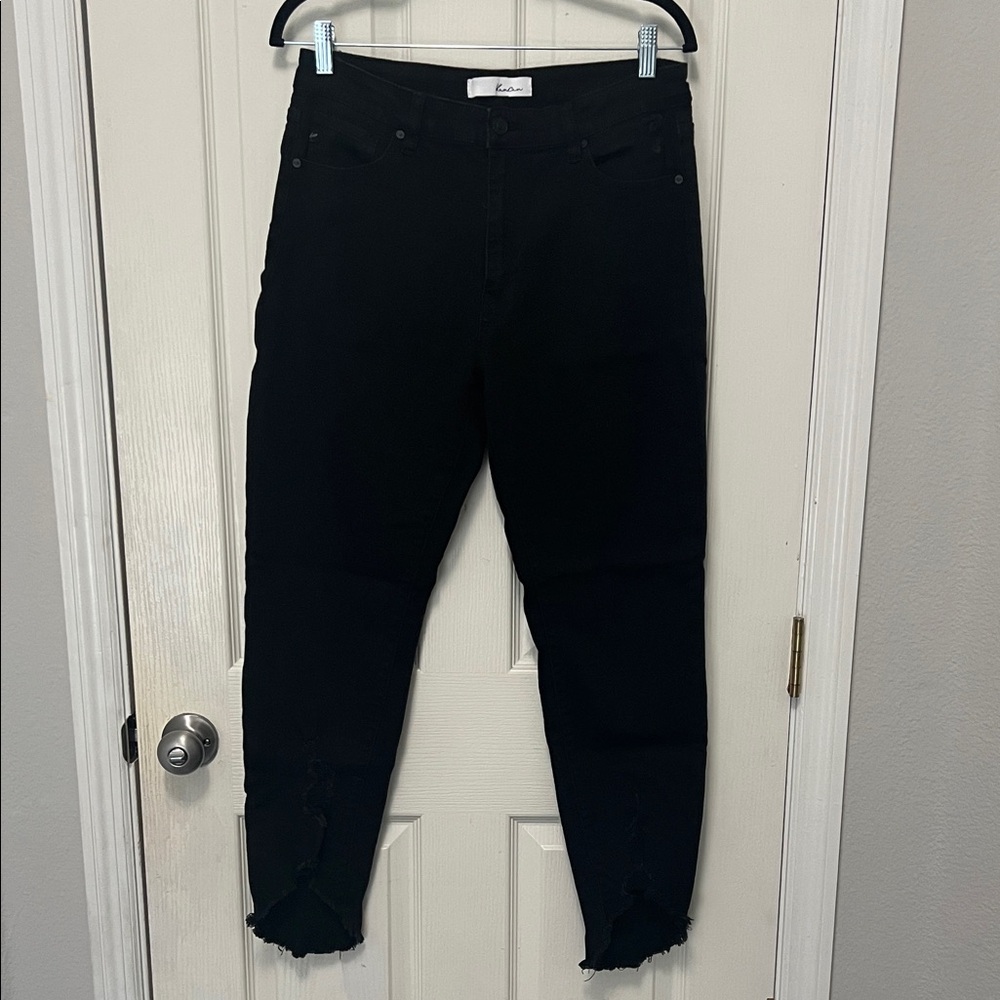 KanCan Black Distressed Cropped Jeans